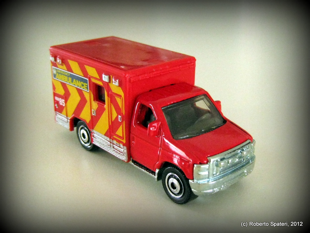 Matchbox Ford E-350 Ambulance 2009 (n.MB-771)